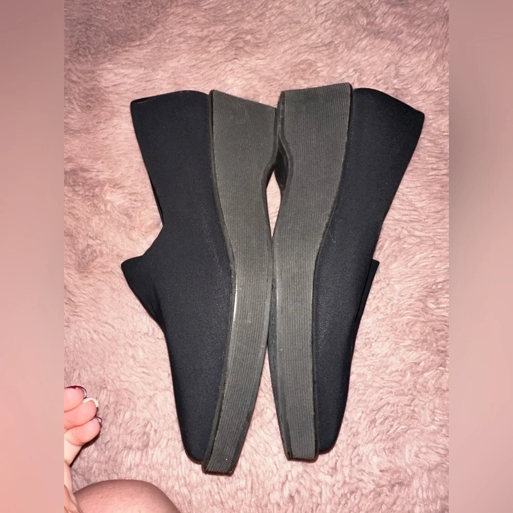 Donald J. Pliner AtLast Black slip on Wedge Shoe 8.5M office casual minimalist